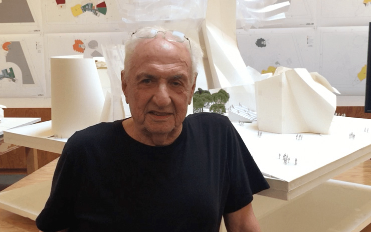 Architect Frank Gehry in front of a model of the World’s Jewish Museum.