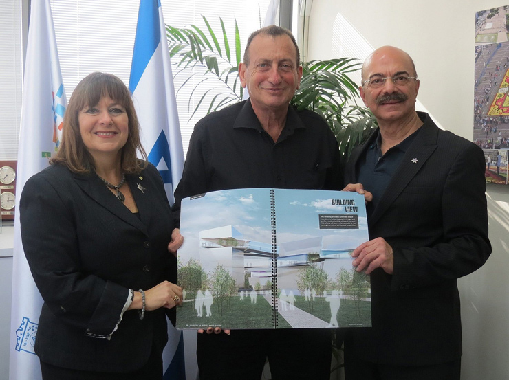 Gail Asper with Tel Aviv Mayor Ron Huldai, center, and Moe Levy, executive director of the Asper Foundation in Winnipeg.