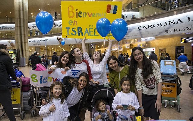 French Jews arriving at Ben Gurion Airport in Israel, Nov. 2, 2016. (JTA/ Courtesy of the International Fellowship of Christians and Jews)