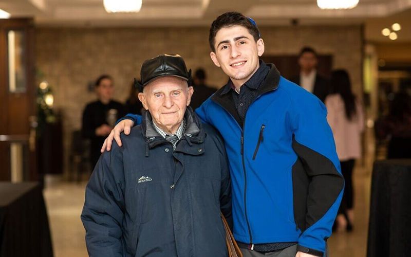 A Holocaust survivor poses with an attendee at the Dinner of Miracles in Toronto, December 15, 2019. (Liora Kogan)