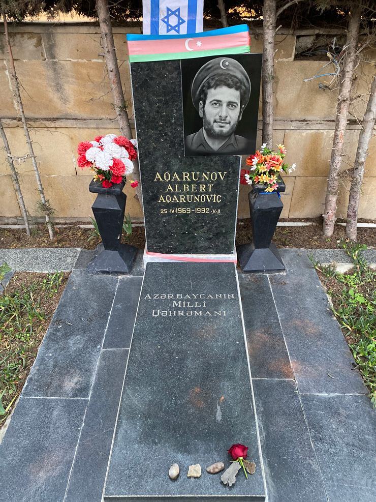Grave of national Jewish war hero, Albert Argarunov, at Martyrs Lane in Baku. (Photo by Robert Sarner)