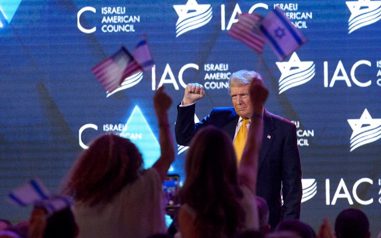 Former US president Donald Trump acknowledges the audience as he departs following his remarks during the Israeli American Council national summit in Washington, September 19, 2024. (AP Photo/Rod Lamkey, Jr.)