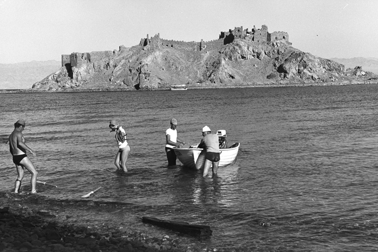 Visitors board motor boat for a tour around Coral Island in the Red Sea, just south of Eilat, in Oct. 1967.