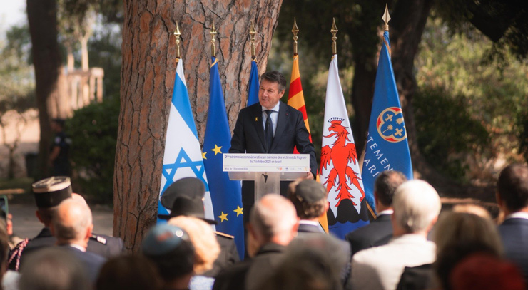 Nice Mayor Christian Estrosi speaks at a ceremony marking the second anniversary of the October 7, 2023, Hamas atrocities, next to a memorial sculpture installed one year before, in Nice, France, October 13, 2025. (Courtesy)