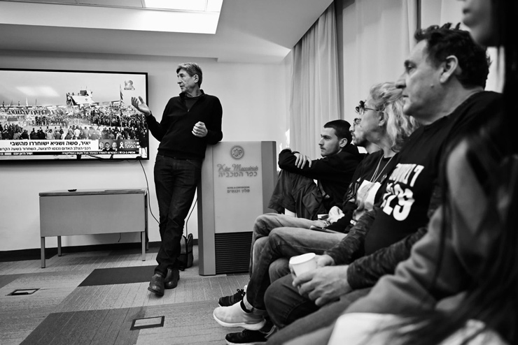 Glenn Cohen briefs family and friends of hostage Sasha Trufanov at Kfar Hamacabia on Feb. 15, 2025 as he’s being released in Gaza to better prepare them on how to receive him. (Photo courtesy of G. Cohen)